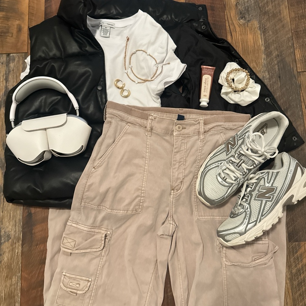 American Eagle Outfitters Cream Stretch Pants